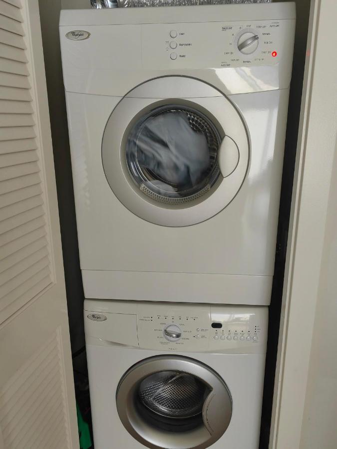 Lovely 1 Bedroom Apartment Victoria